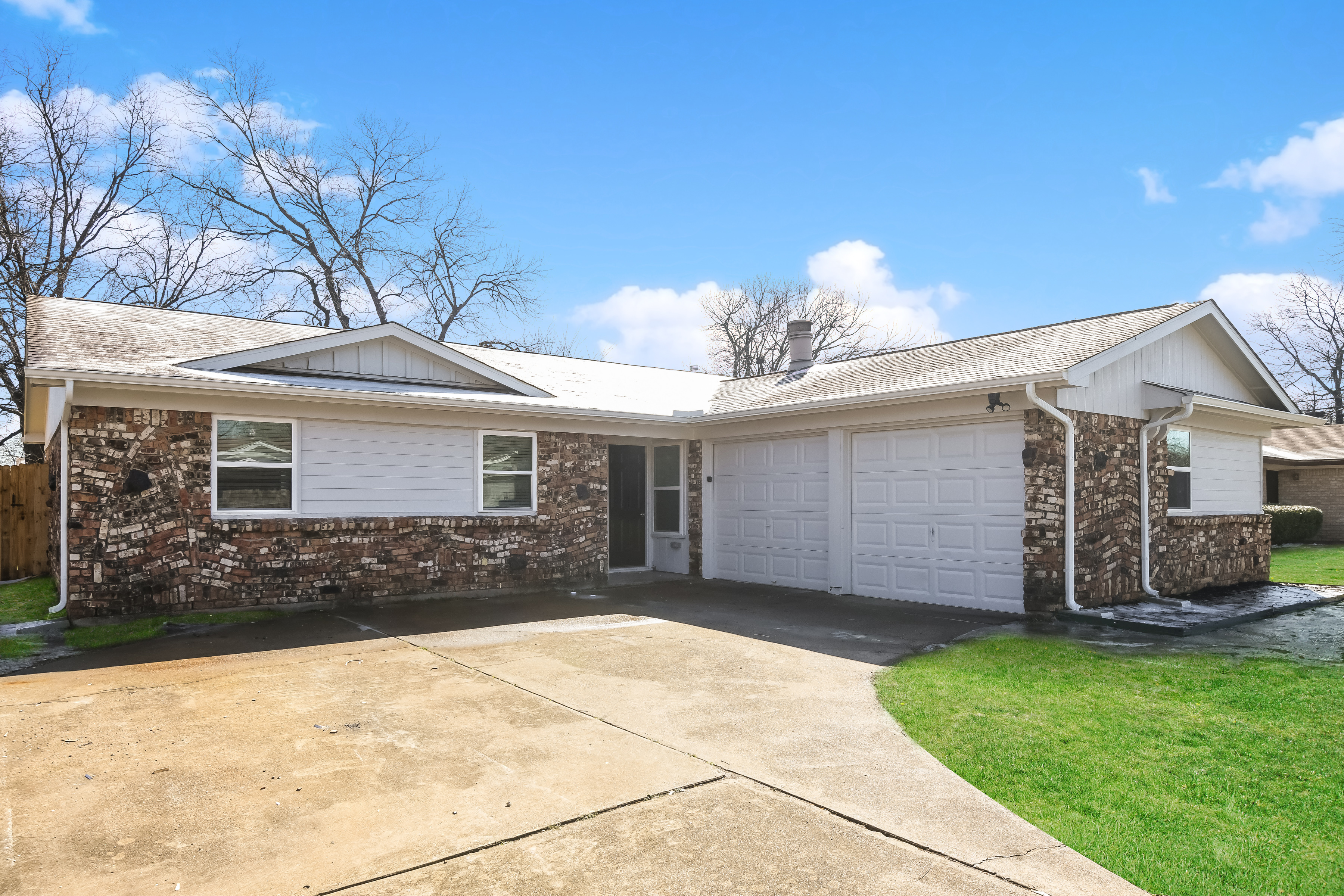 216 NE CRAIG ST BURLESON, TX 76028